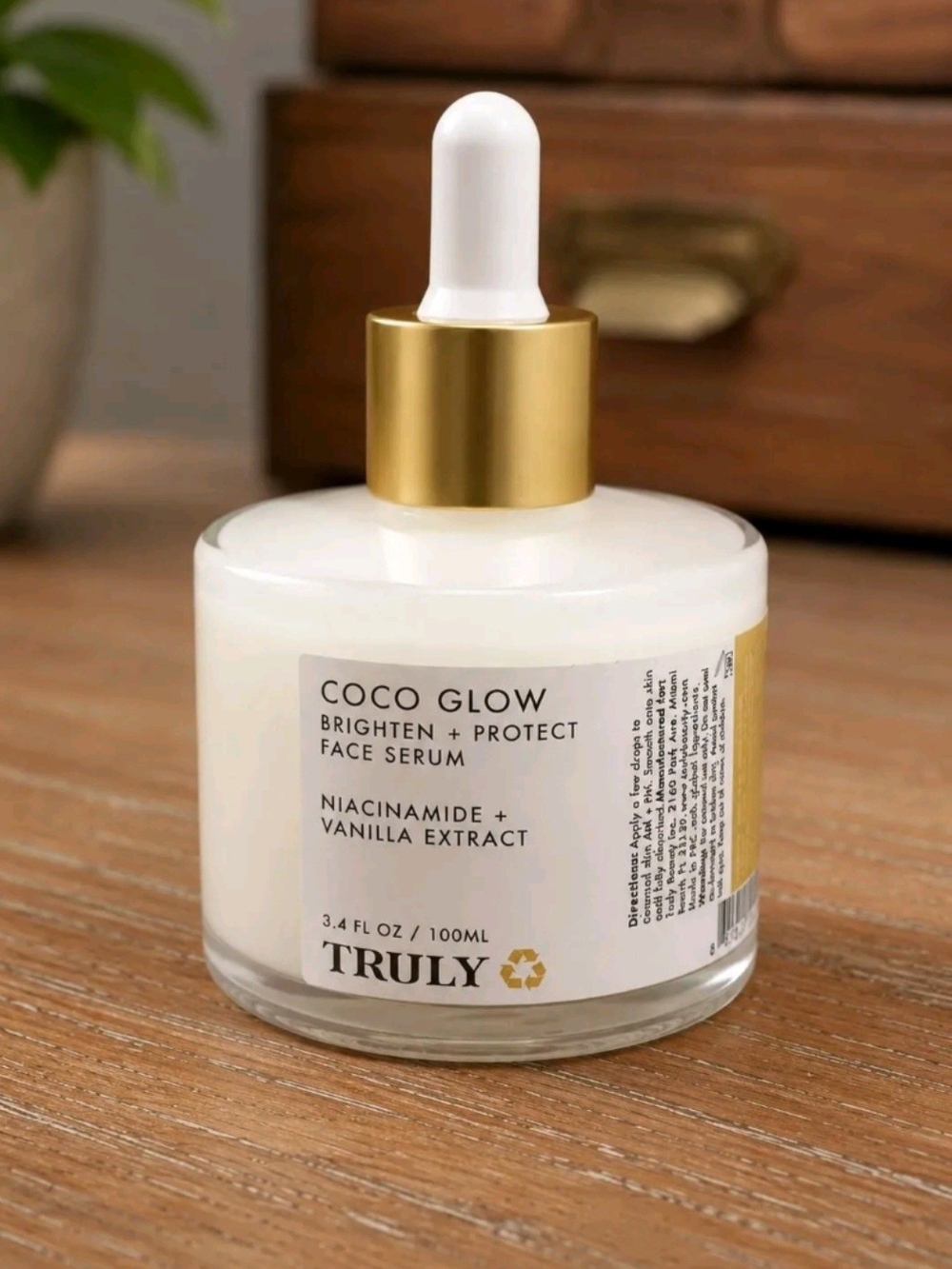 TRULY Coco Glow Brighten + Protect Face Serum - White & Gold